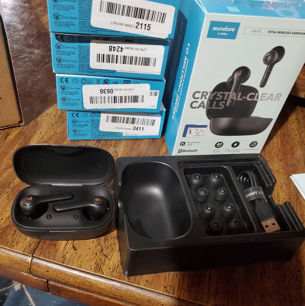 Wireless earbuds
